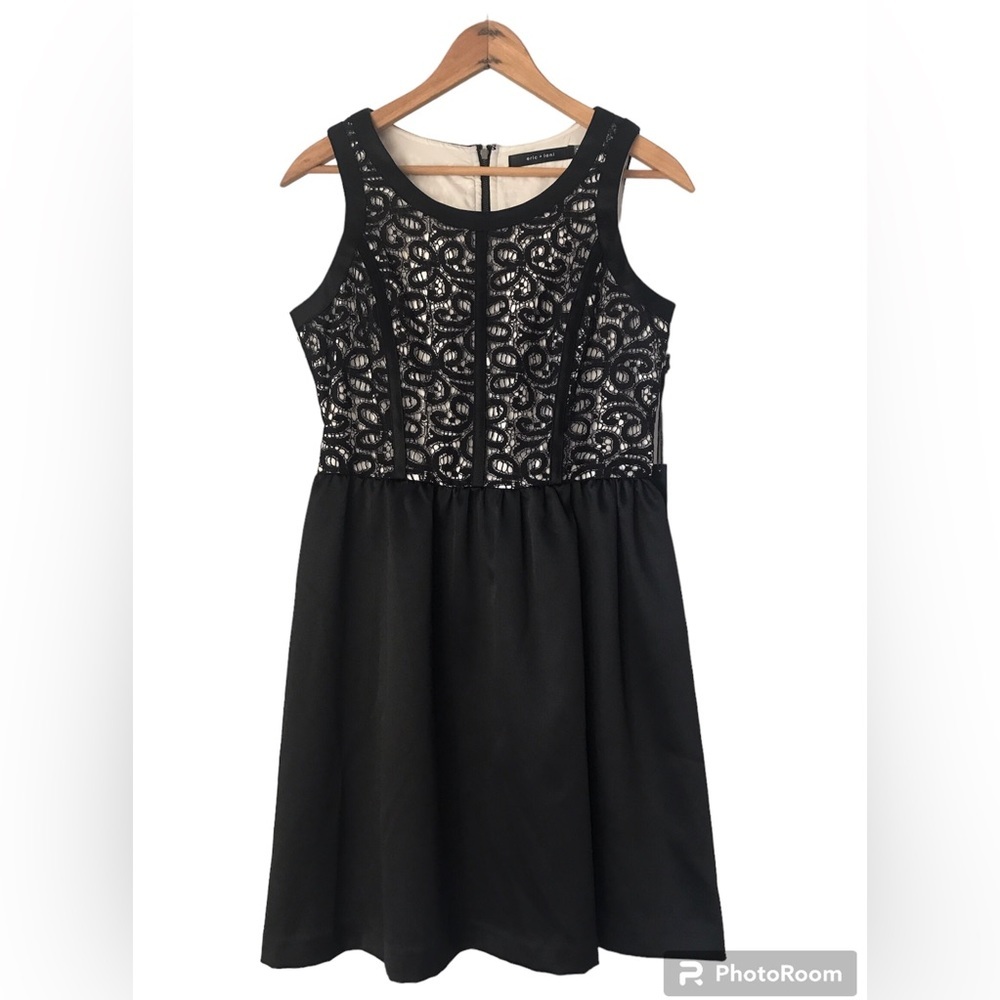 NWT Eric + Lani | Women’s black sleeveless party dress zipper back lace bodice M